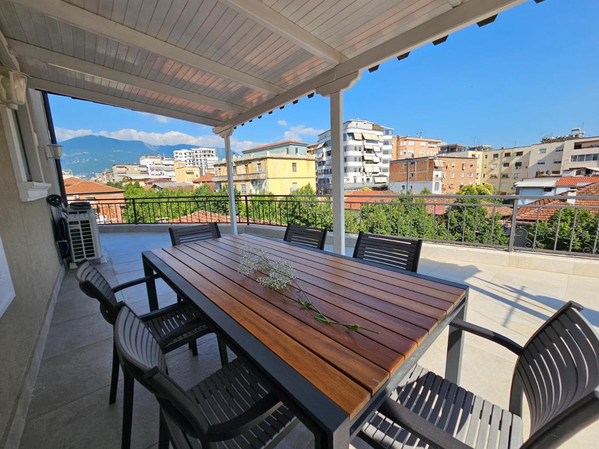 Apartamento Terrace Flat In Heart Of Tirana Exterior foto