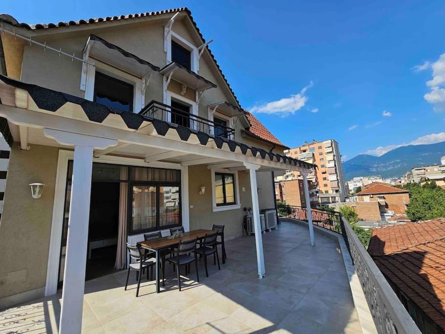Apartamento Terrace Flat In Heart Of Tirana Exterior foto