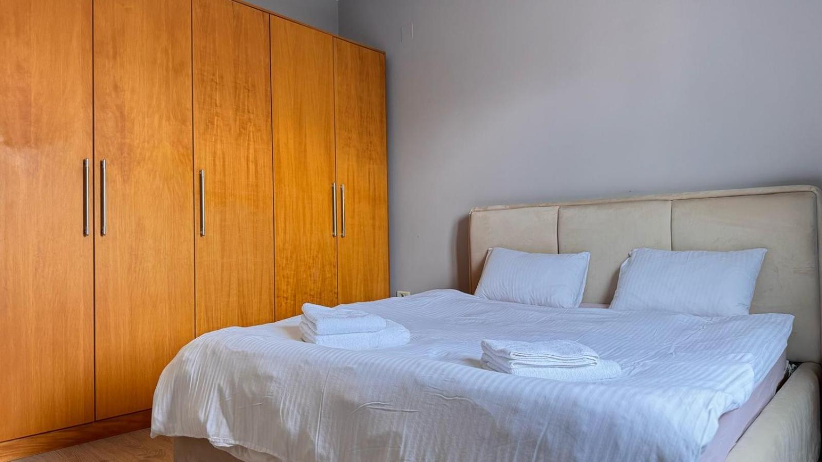 Apartamento Terrace Flat In Heart Of Tirana Exterior foto